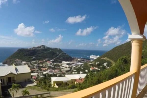 3BR Renovated House Point Blanche