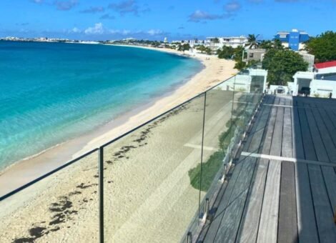 Simpson Bay luxury 2BR oceanfront condo with premium beach location
