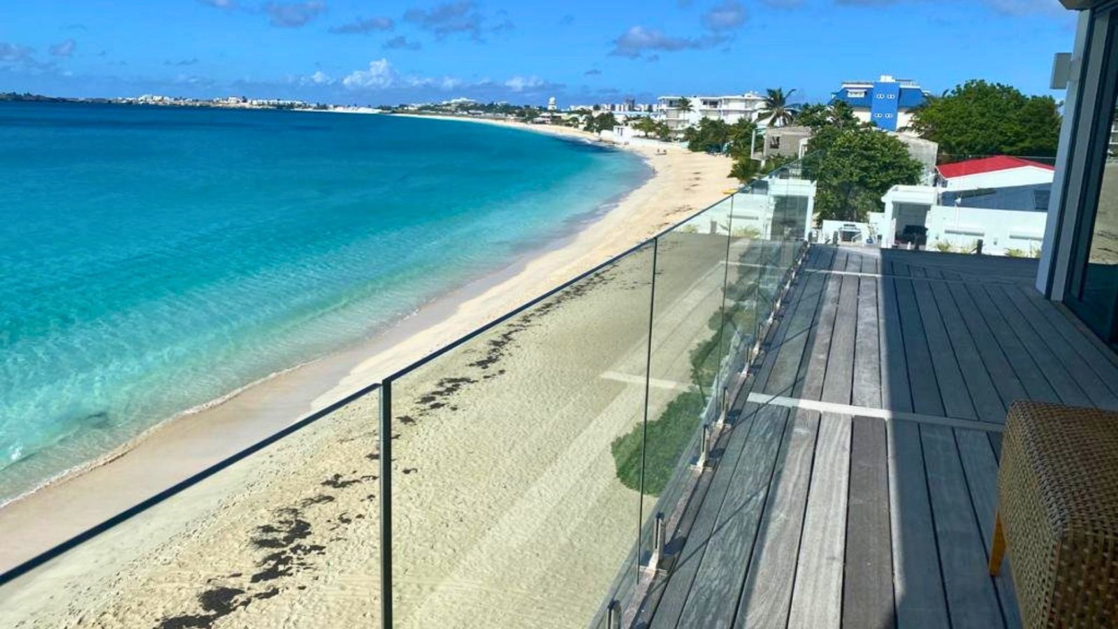 Simpson Bay luxury 2BR oceanfront condo with premium beach location