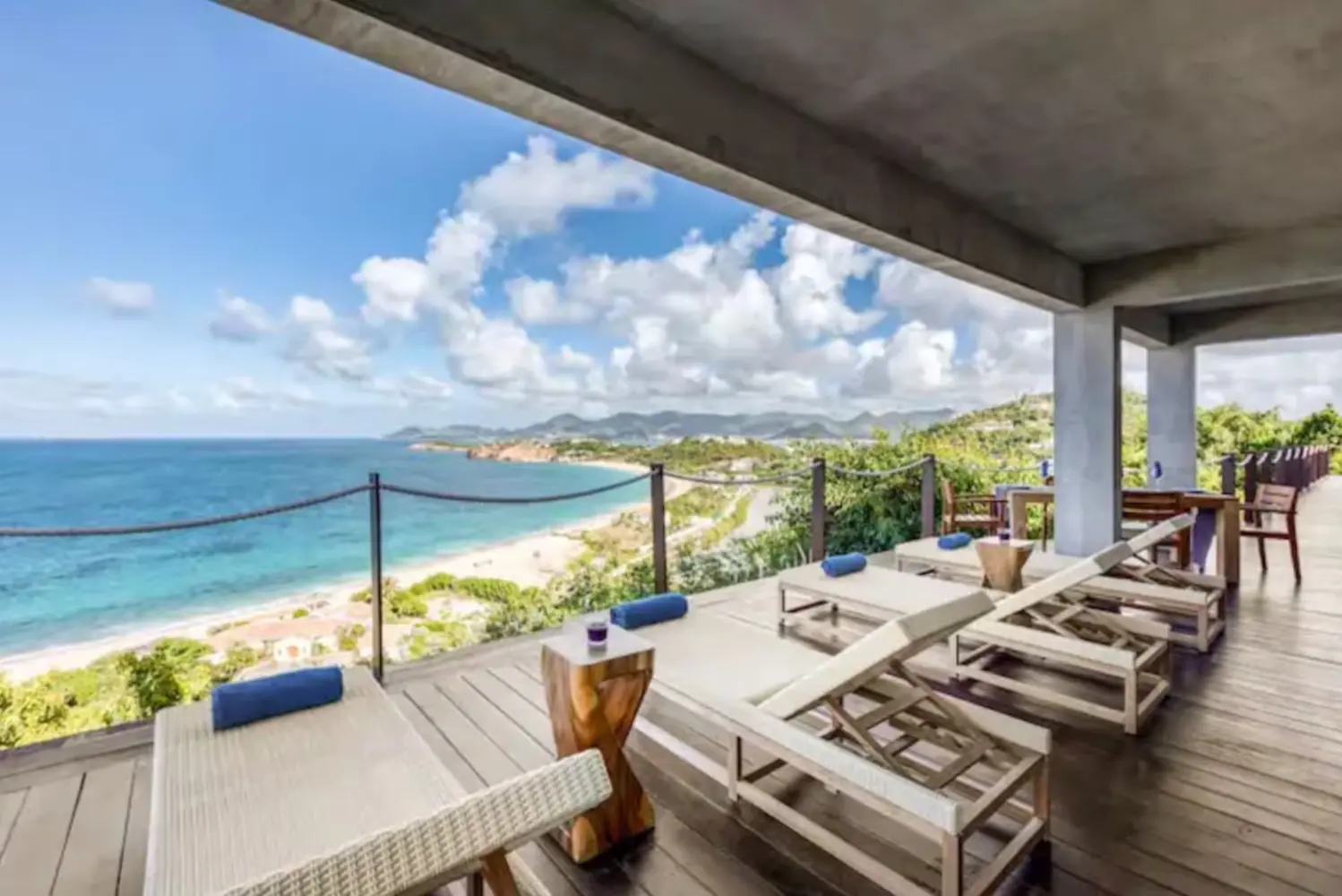 Private 2.5 acre estate Terres Basses