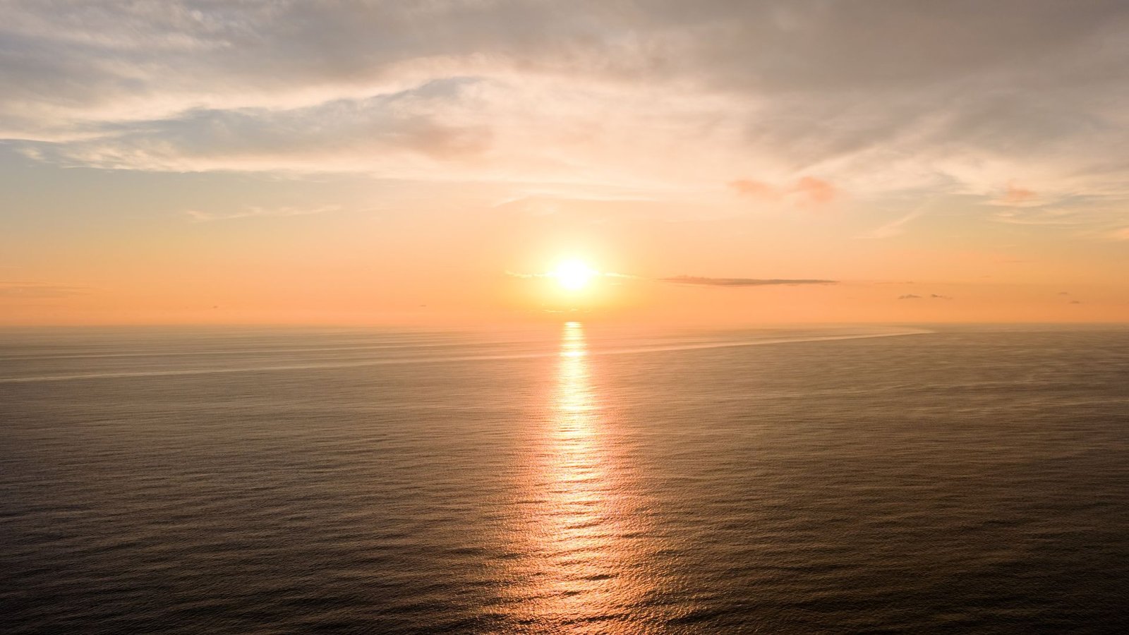 Golden hour ocean horizon
