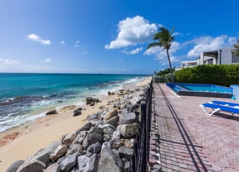 Pelican Key beachfront 3 bedroom condo with ocean views St Maarten