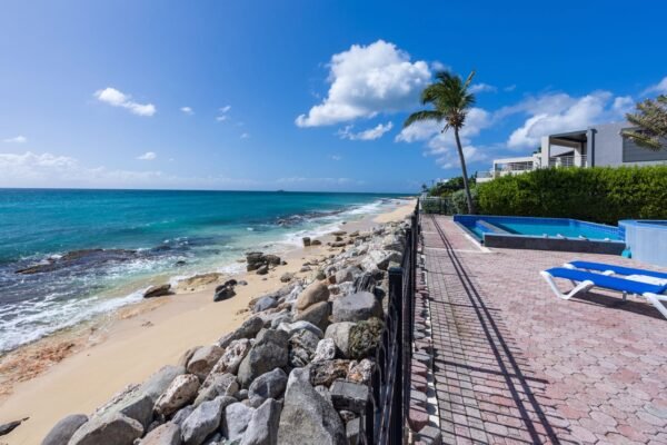 Pelican Key beachfront 3 bedroom condo with ocean views St Maarten