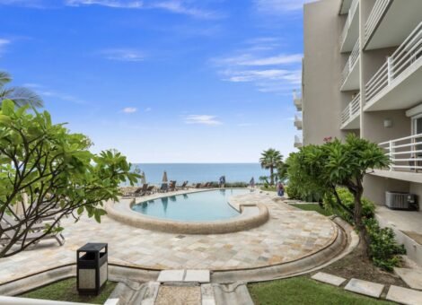 Swimming pools in Cupecoy condominium complex St Maarten with resort style facilities