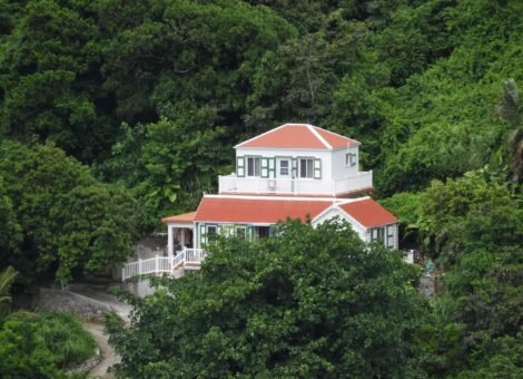 Charming 2 bedroom cottage with wraparound balcony Saba