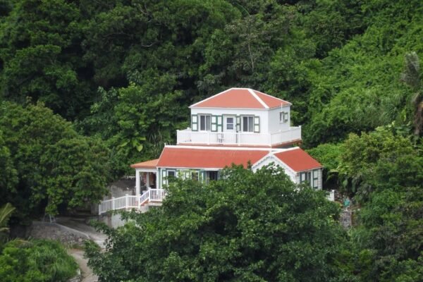 Charming 2 bedroom cottage with wraparound balcony Saba