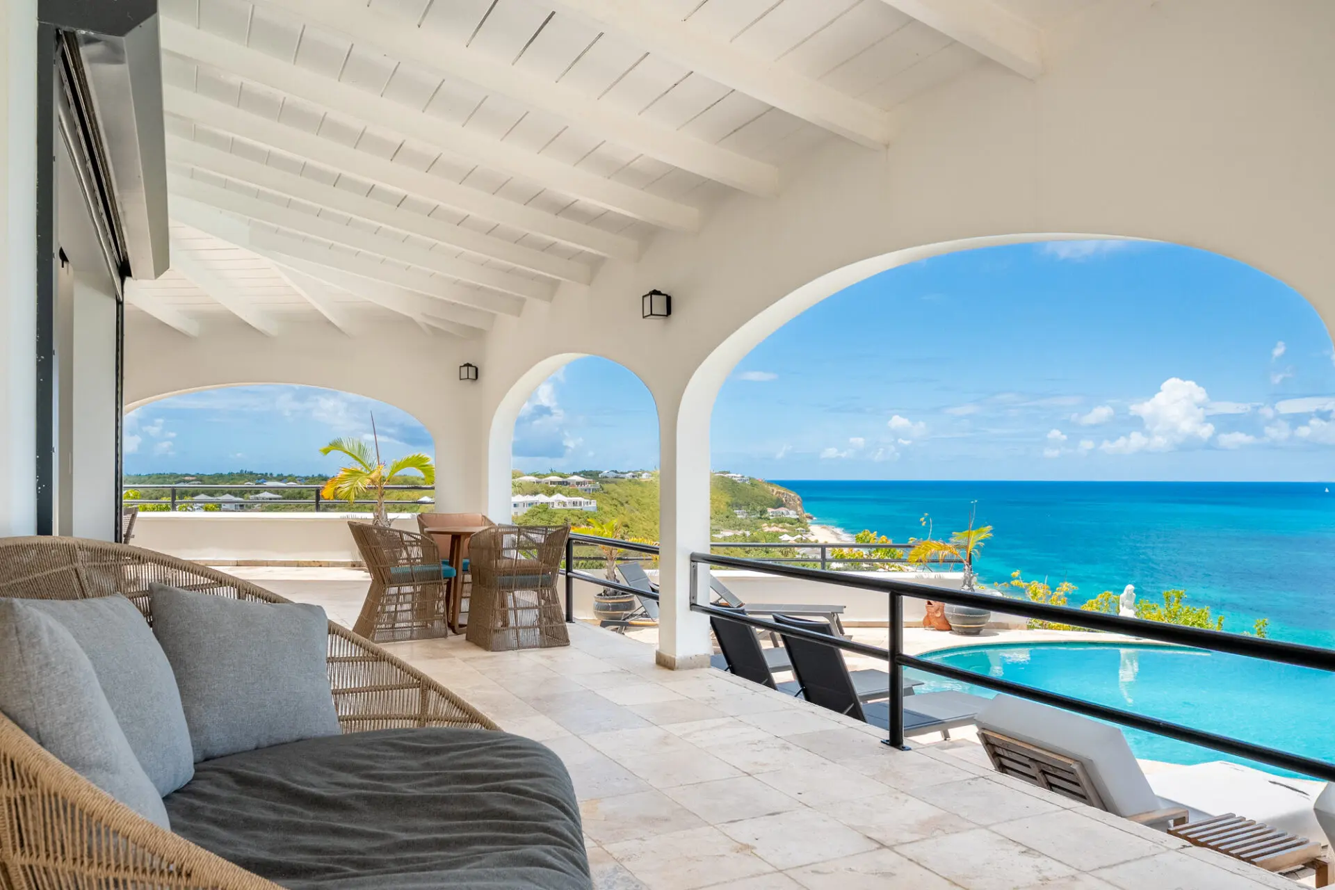 Bedroom with en-suite bathroom in ocean view villa St Martin
