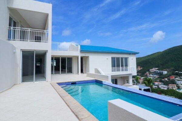 Luxury 5-bedroom villa in Cay Bay St Maarten