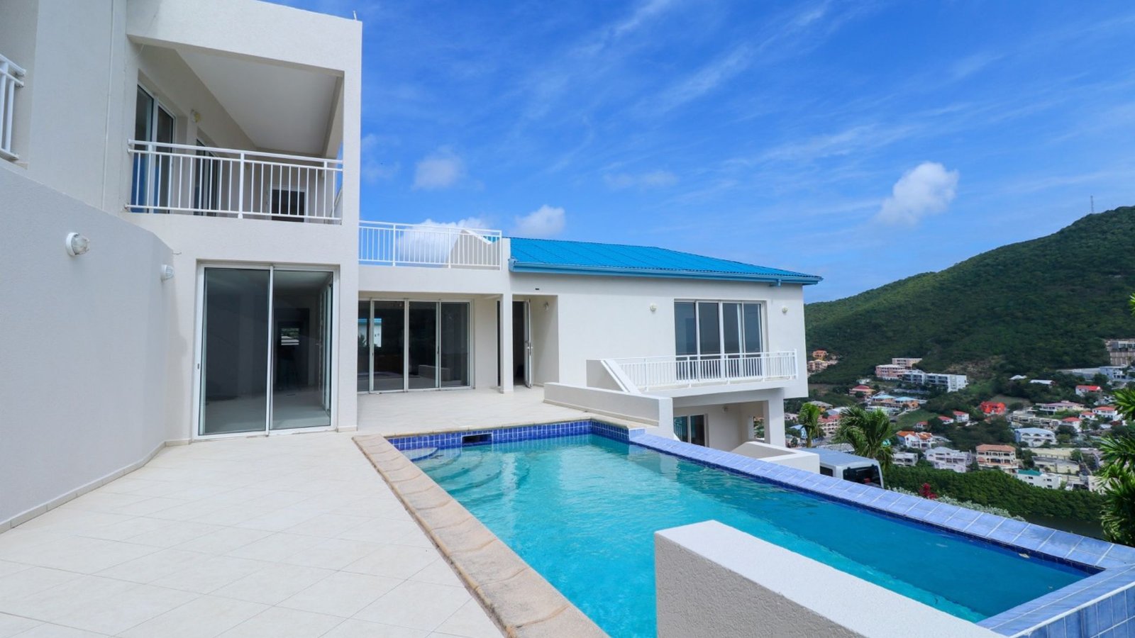 Luxury 5-bedroom villa in Cay Bay St Maarten